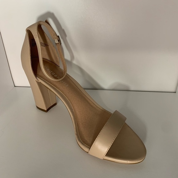 Madden girl Women's Open Toe Ankle Strap Block Chunky Heels Sandals, Nude - Picture 8 of 12